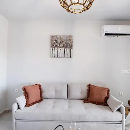 Birds - Shared Pool Access * Νικιάνα